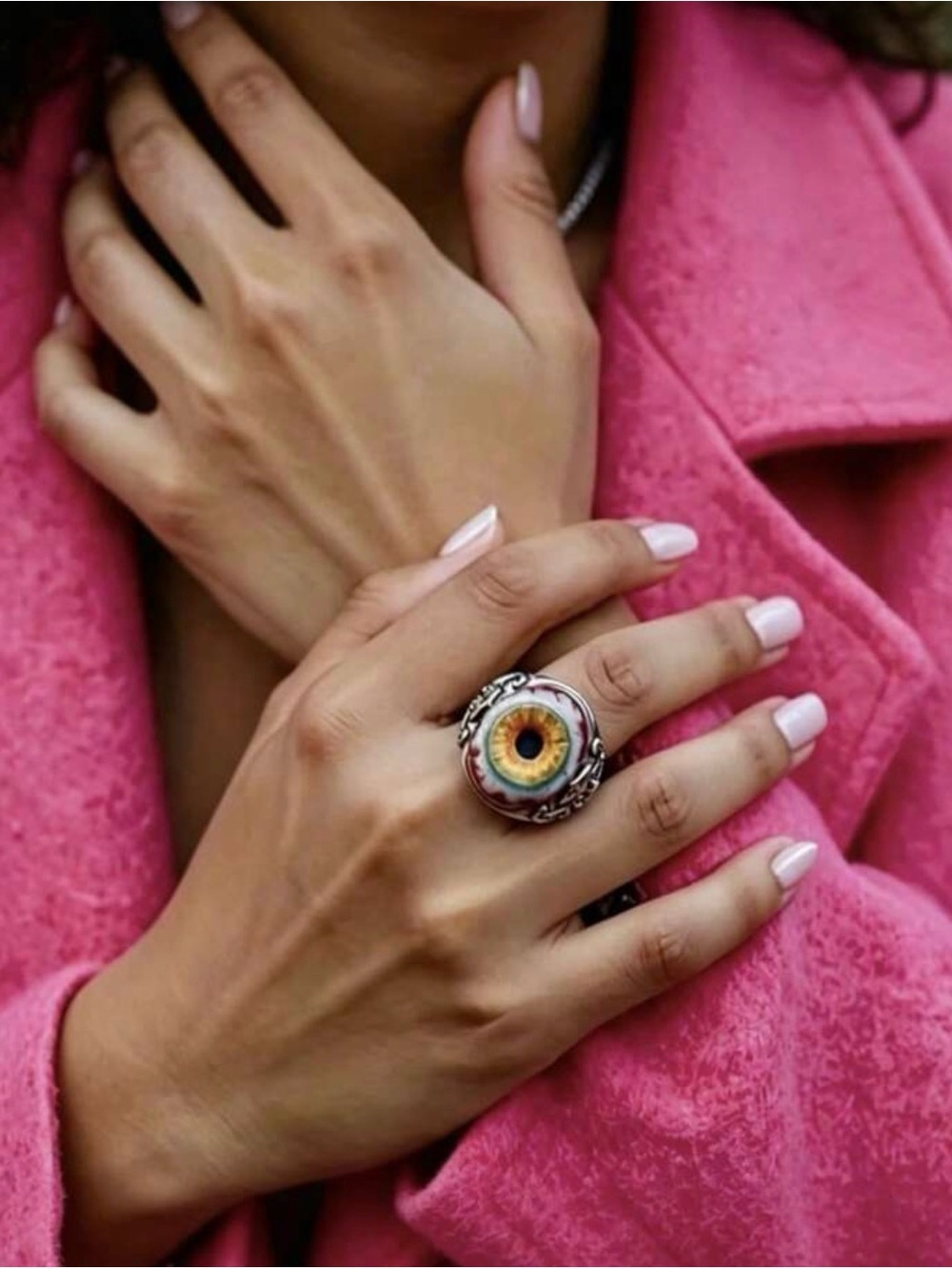 Gothic style Realistic Eyeball Ring - Picture 8 of 9